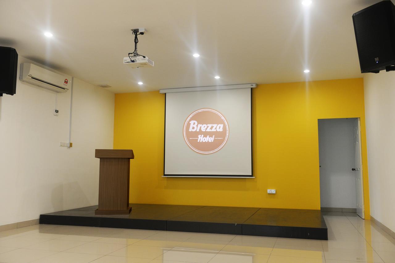 Brezza Hotel Sitiawan Buitenkant foto